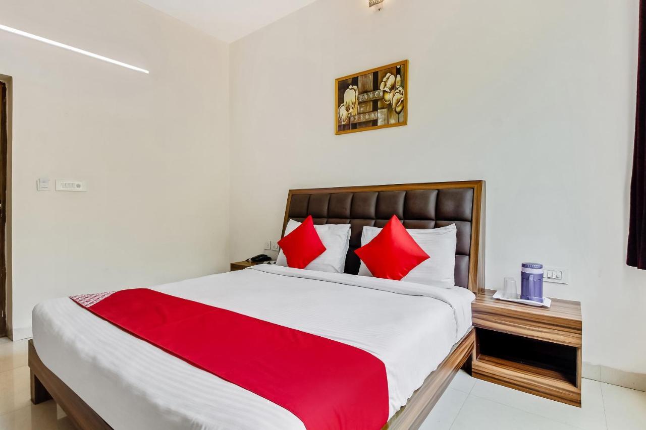 Oyo 10213 Hotel Panache Mathura Kültér fotó