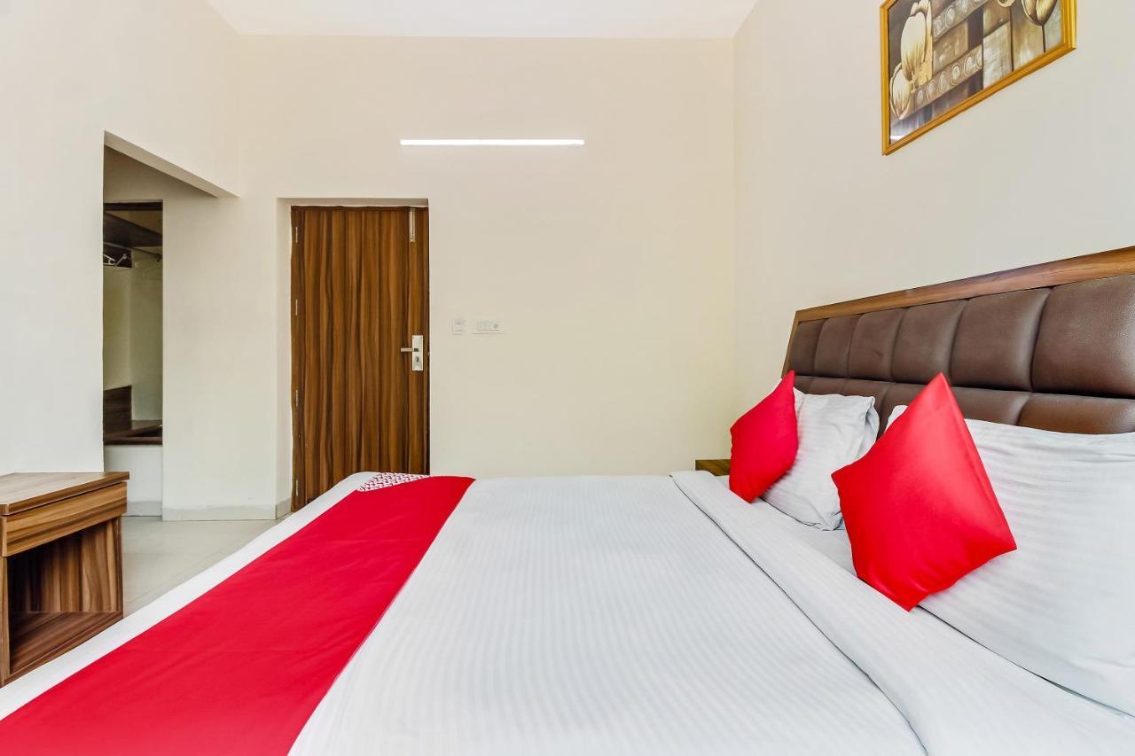 Oyo 10213 Hotel Panache Mathura Kültér fotó