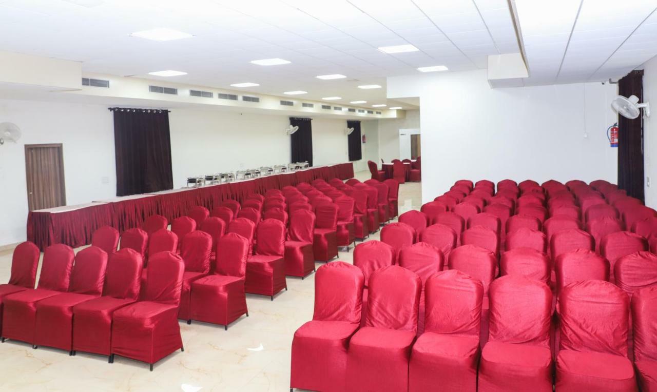 Oyo 10213 Hotel Panache Mathura Kültér fotó