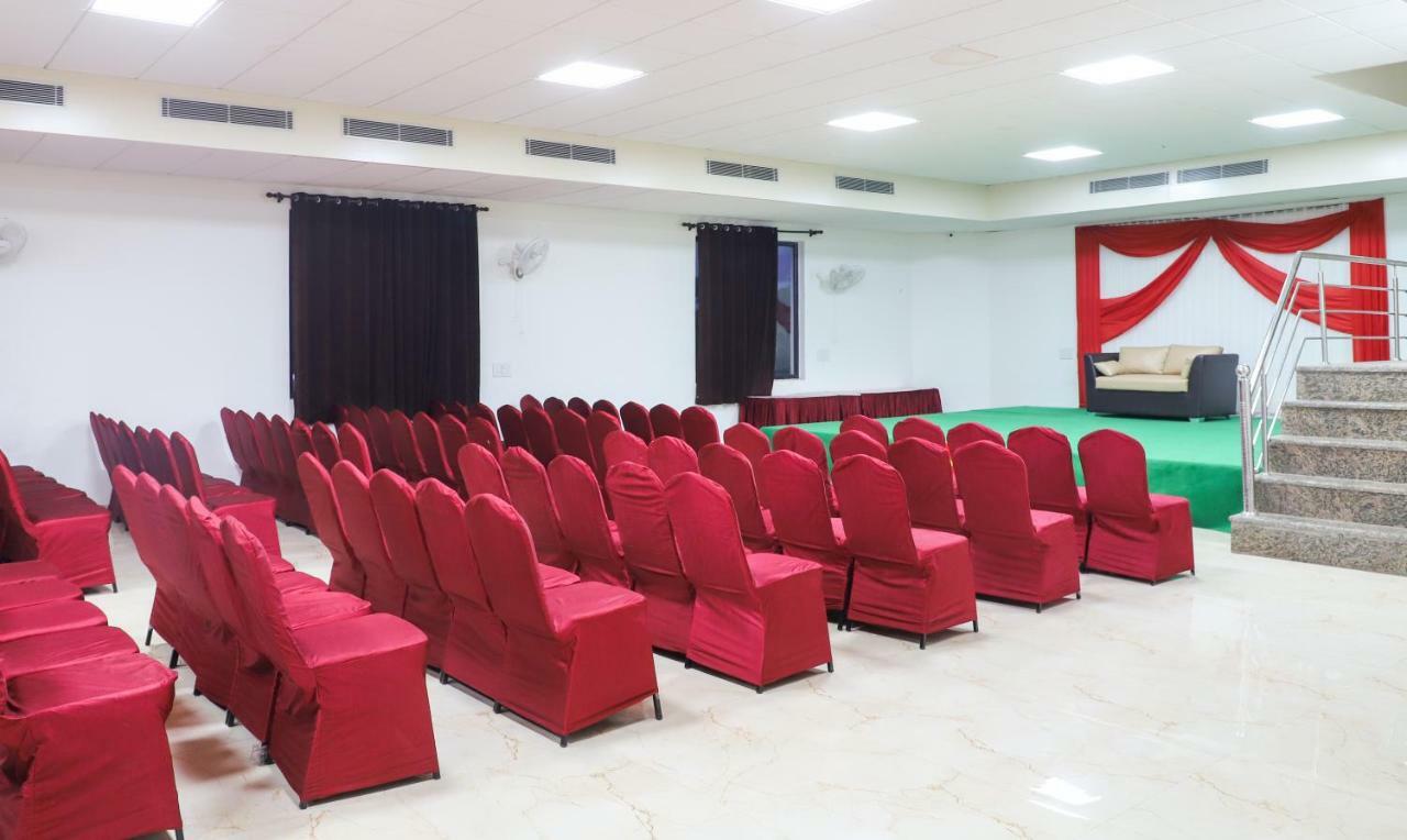 Oyo 10213 Hotel Panache Mathura Kültér fotó