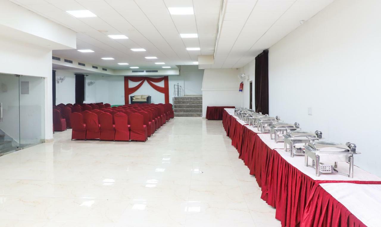 Oyo 10213 Hotel Panache Mathura Kültér fotó