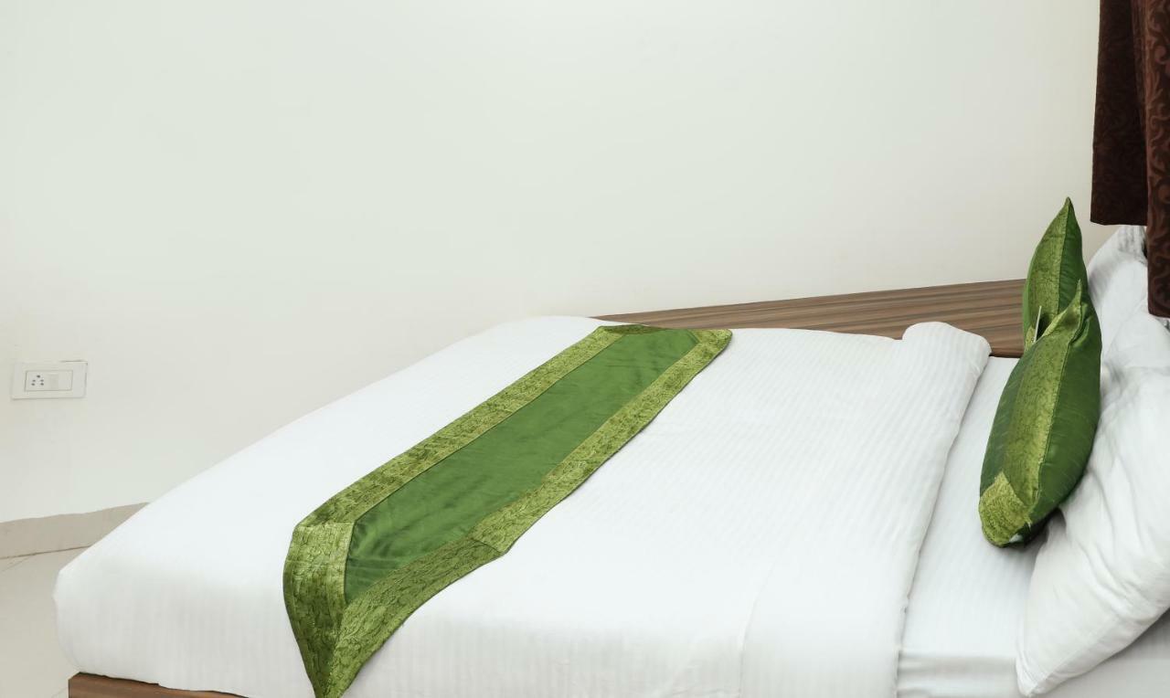 Oyo 10213 Hotel Panache Mathura Kültér fotó